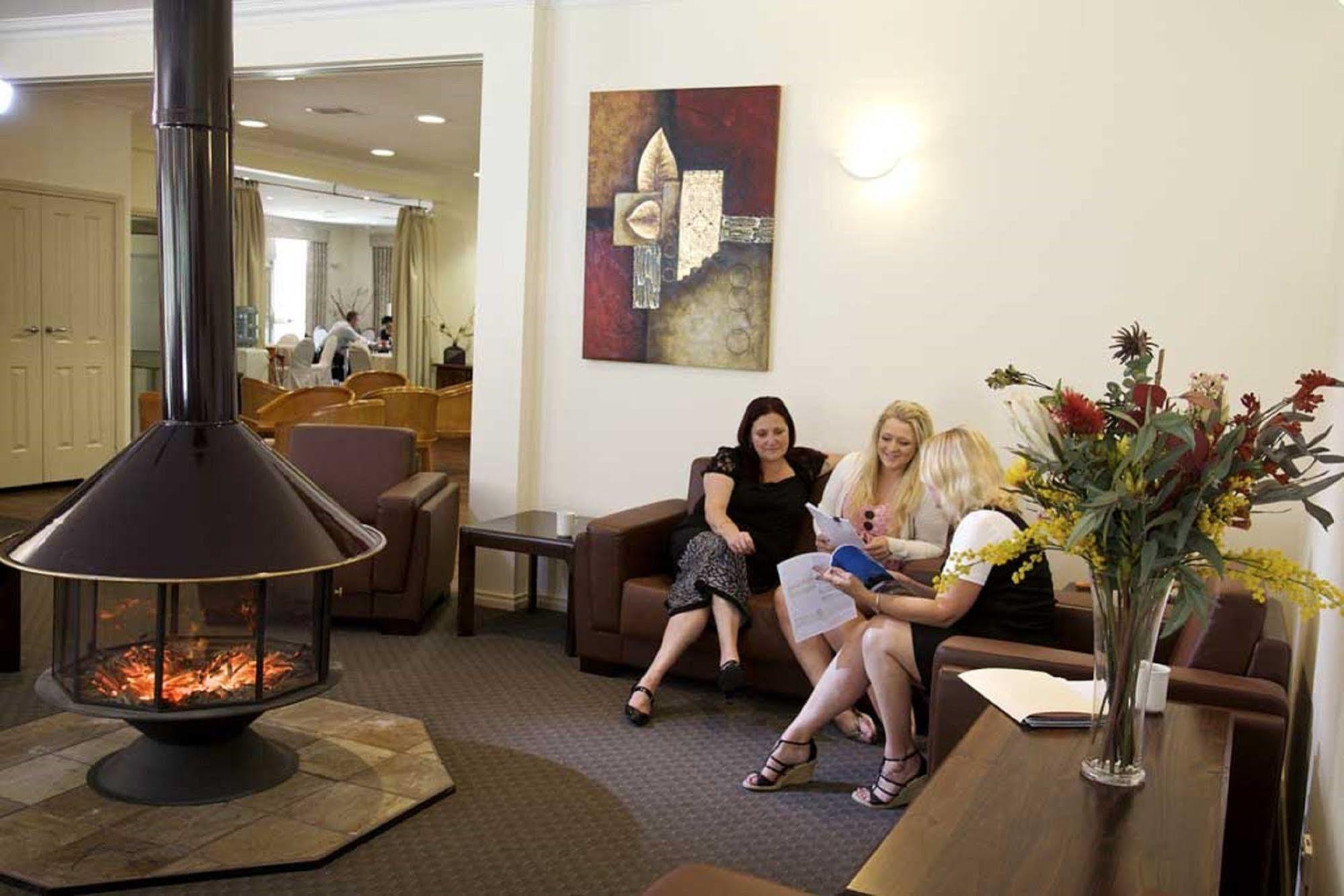 Foothills Hotel Lilydale Exterior photo